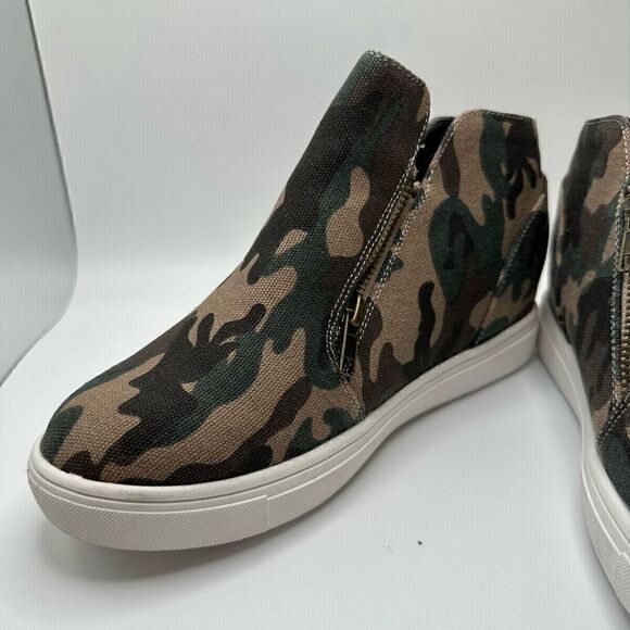 CUSHIONAIRE Women's Hart Hidden Wedge Sneaker 6.5 WIDE CAMO - Picture 7 of 7